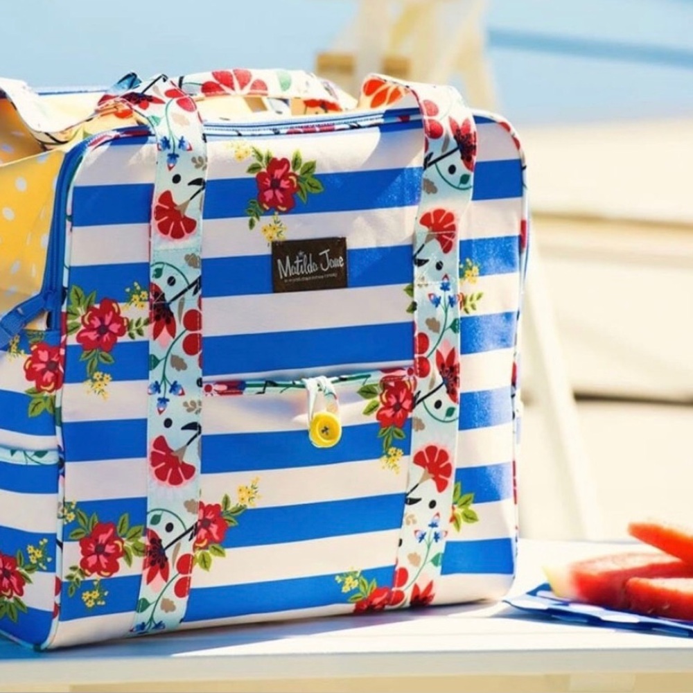 Matilda Jane Cheery Floral and Striped
Beach and All Purpose Cooler Bag NWOT.
🌺